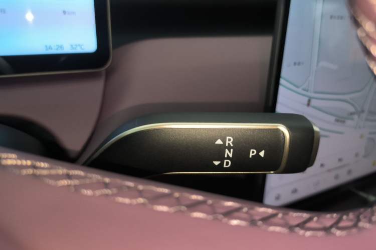 Used Nio ET5T 2025 75 kWh Touring Gear Lever