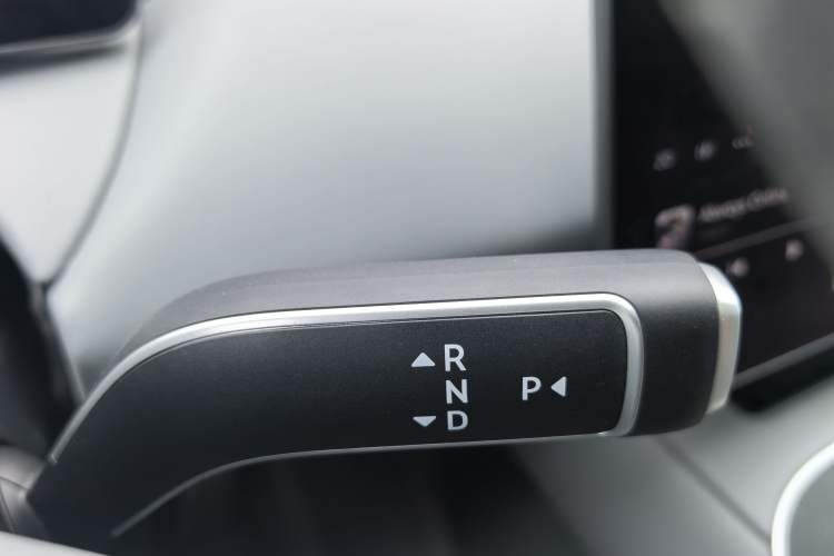 Used Nio ET5T 2025 75 kWh Touring Gear Lever