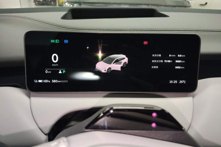 Used Nio ET5T 2025 75 kWh Touring Instrument Cluster