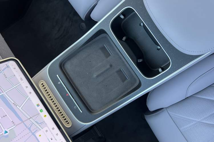 Used Nio ET5T 2025 75 kWh Touring Interior 10