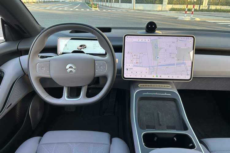 Used Nio ET5T 2025 75 kWh Touring Interior 14