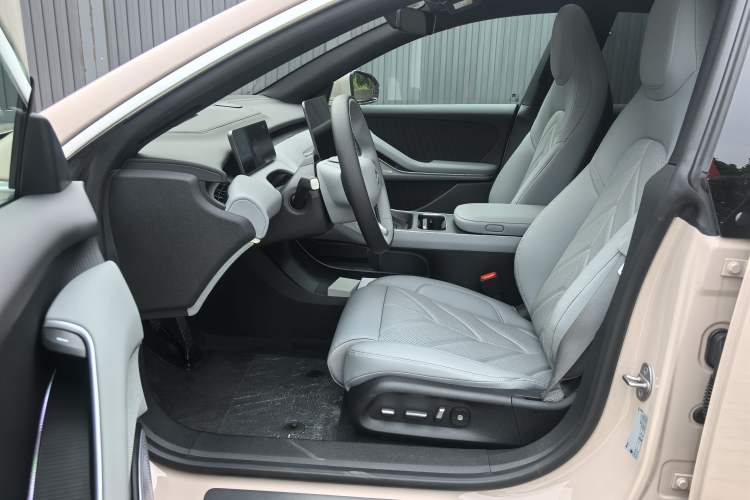 Used Nio ET5T 2025 75 kWh Touring Interior 2