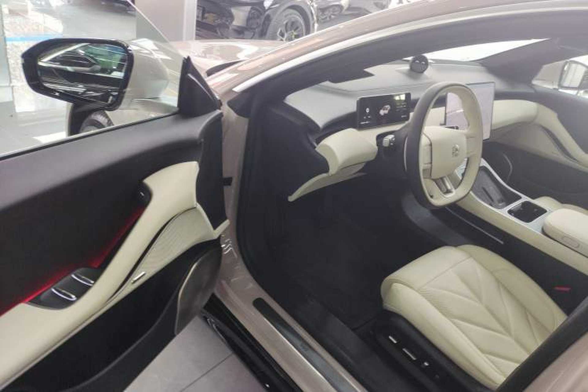 Used Nio ET5T 2025 75 kWh Touring Interior 3