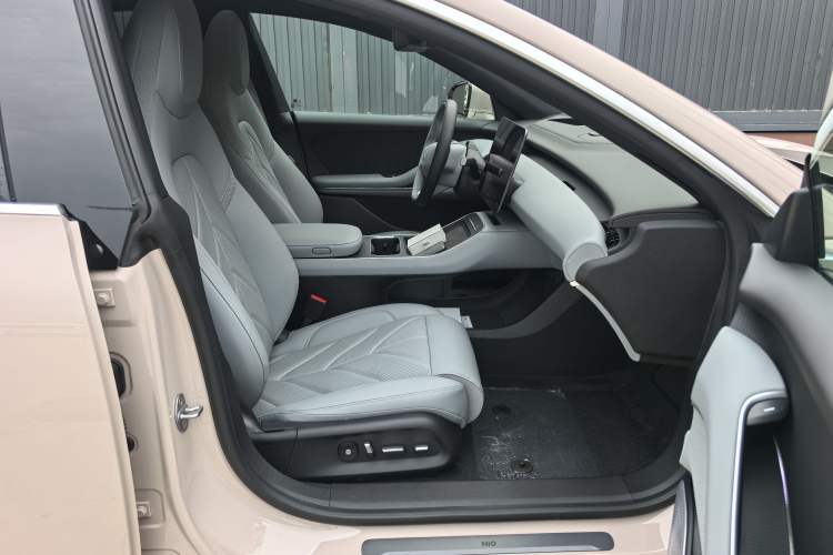 Used Nio ET5T 2025 75 kWh Touring Interior 3