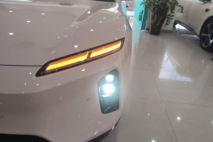 Used Nio ET5T 2025 75 kWh Touring Left Front Headlight