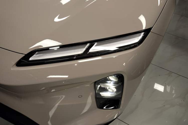 Used Nio ET5T 2025 75 kWh Touring Left Front Headlight
