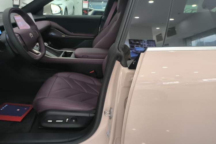 Used Nio ET5T 2025 75 kWh Touring Left Front Seat