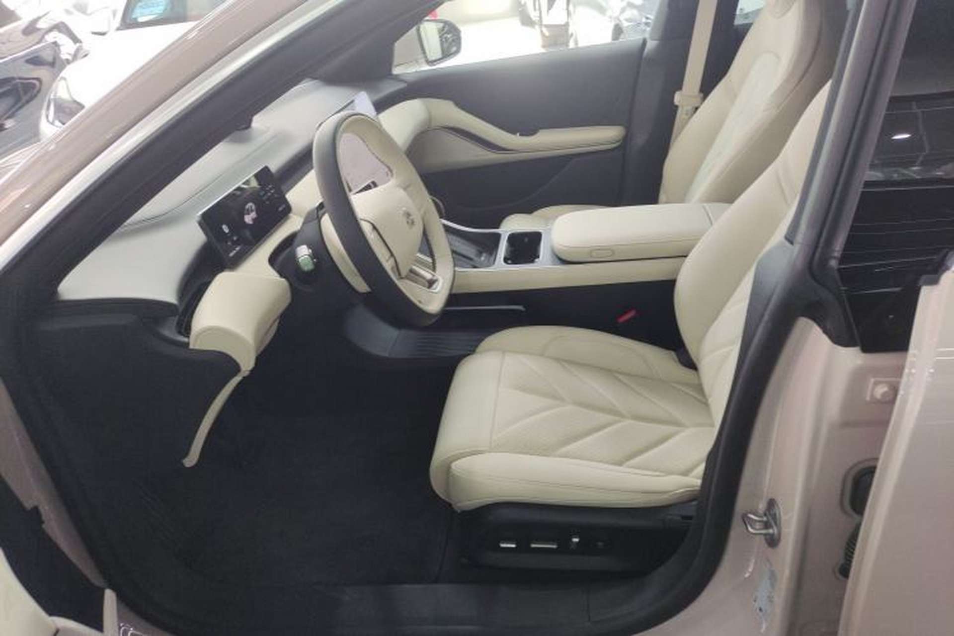 Used Nio ET5T 2025 75 kWh Touring Left Front Seat