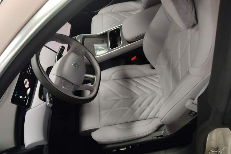 Used Nio ET5T 2025 75 kWh Touring Left Front Seat
