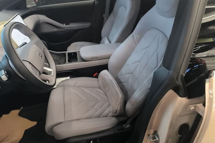 Used Nio ET5T 2025 75 kWh Touring Left Front Seat