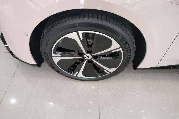 Used Nio ET5T 2025 75 kWh Touring Left Front Wheel Hub