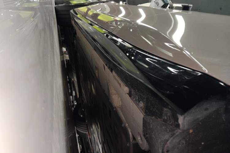 Used Nio ET5T 2025 75 kWh Touring Left Side Sill