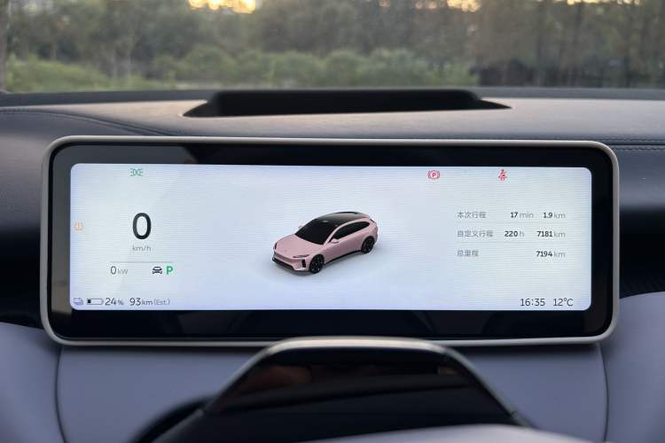 Used Nio ET5T 2025 75 kWh Touring Odometer Close Up