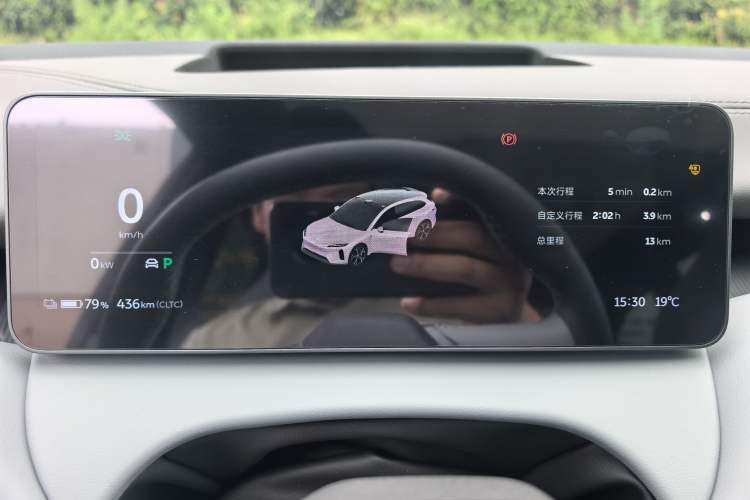 Used Nio ET5T 2025 75 kWh Touring Odometer Close Up