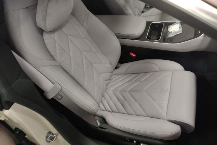 Used Nio ET5T 2025 75 kWh Touring Right Front Seat