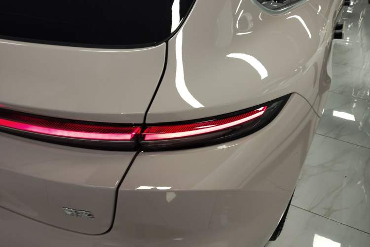 Used Nio ET5T 2025 75 kWh Touring Right Rear Taillight
