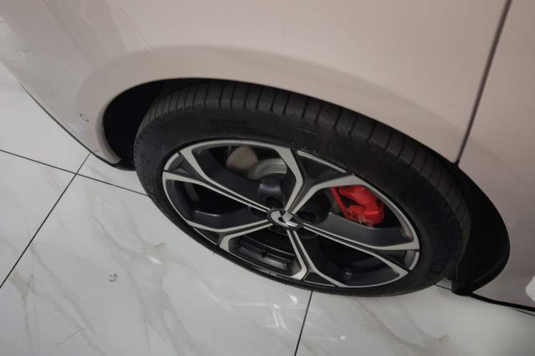 Used Nio ET5T 2025 75 kWh Touring Right Rear Wheel Hub