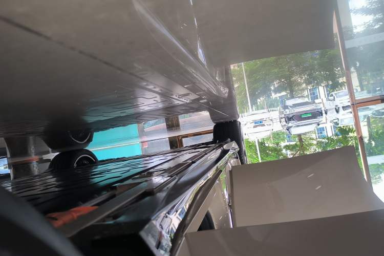 Used Nio ET5T 2025 75 kWh Touring Right Side Sill