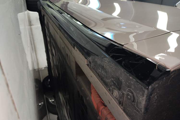 Used Nio ET5T 2025 75 kWh Touring Right Side Sill