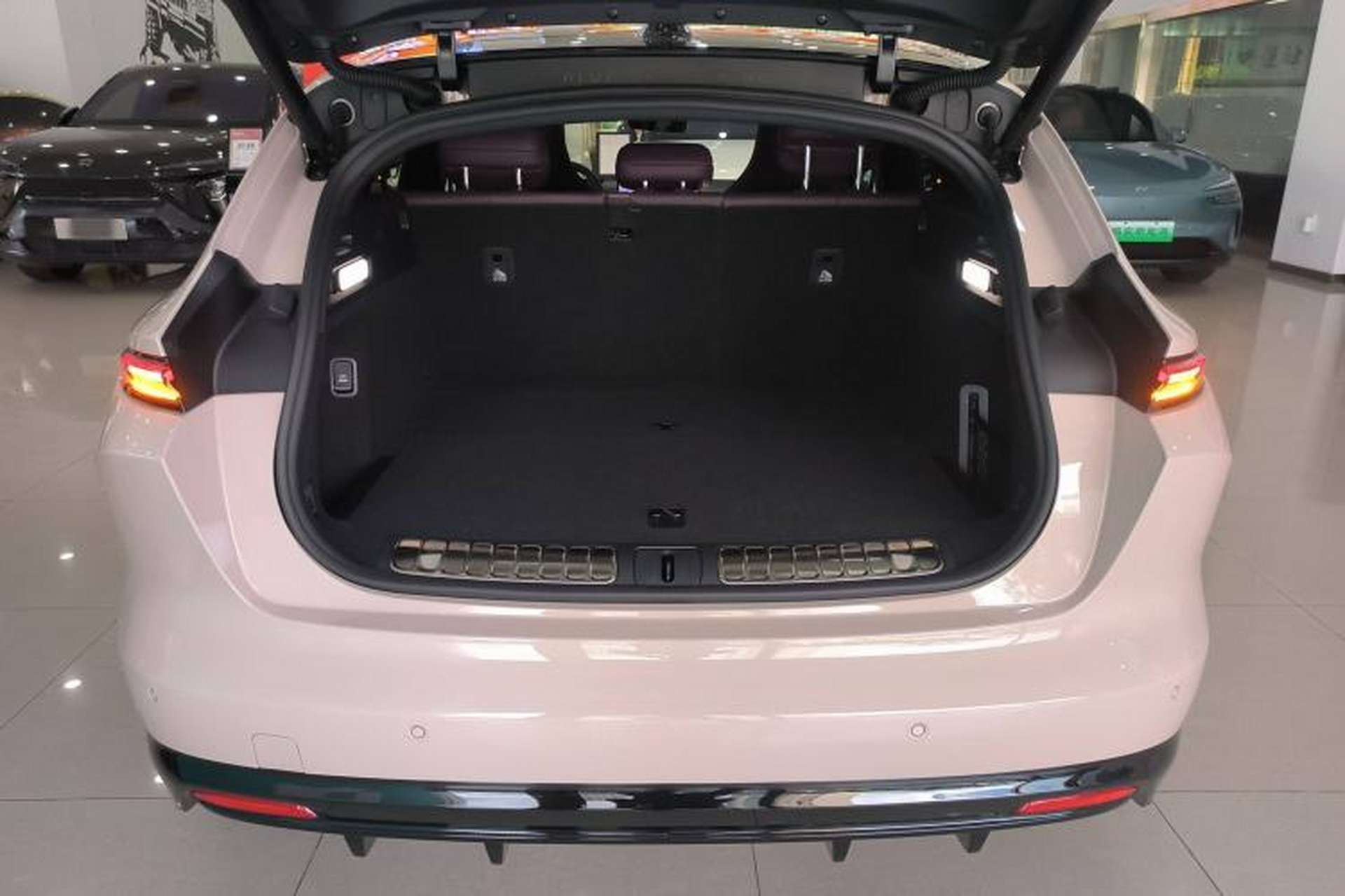 Used Nio ET5T 2025 75 kWh Touring Trunk