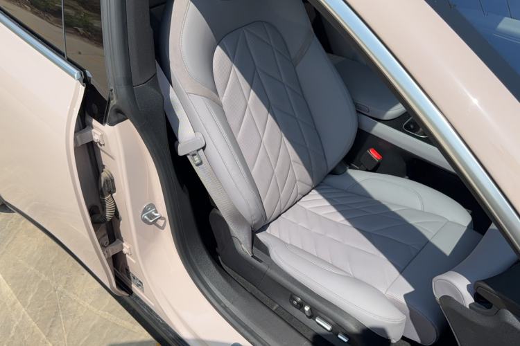 Used Nio ET5T 2025 75 kWh Touring Right Front Seat