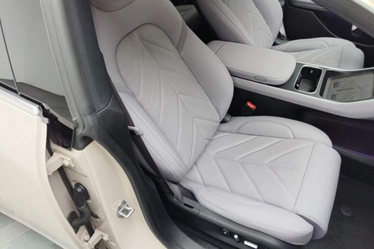 Used Nio ET5T 2025 75 kWh Touring Right Front Seat