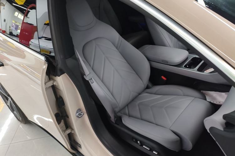 Used Nio ET5T 2025 75 kWh Touring Right Front Seat