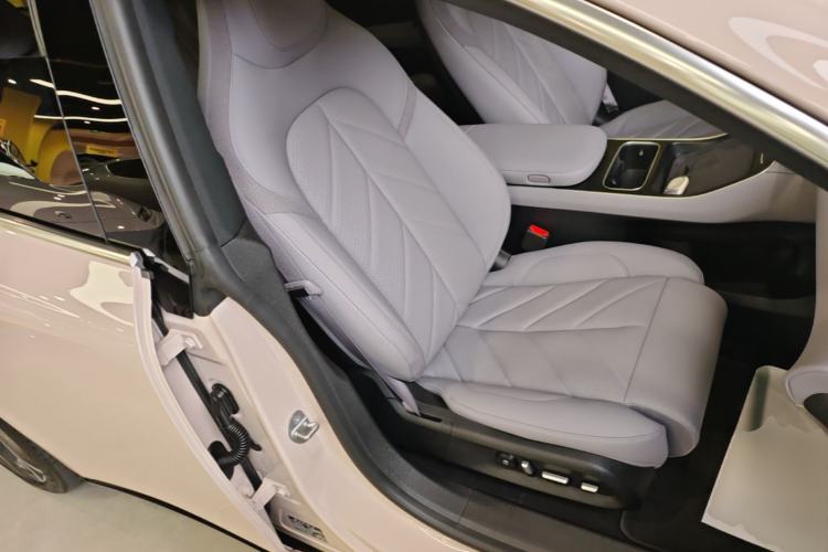 Used Nio ET5T 2025 75 kWh Touring Right Front Seat
