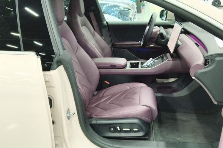 Used Nio ET5T 2025 75 kWh Touring Right Front Seat