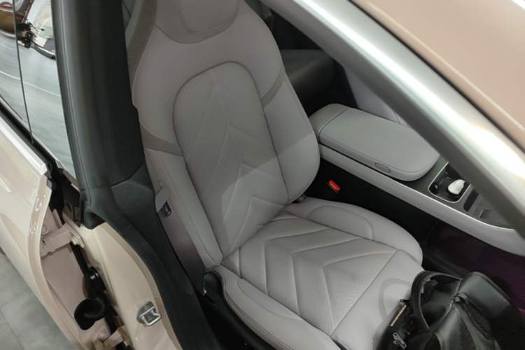 Used Nio ET5T 2025 75 kWh Touring Right Front Seat