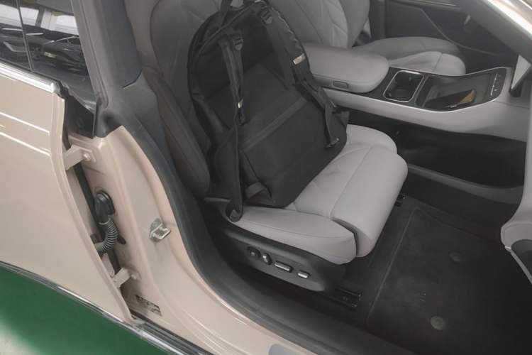 Used Nio ET5T 2025 75 kWh Touring Right Front Seat