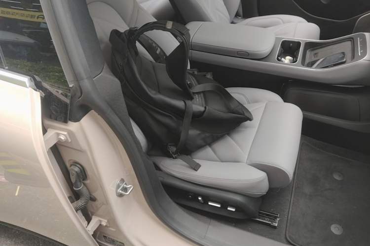 Used Nio ET5T 2025 75 kWh Touring Right Front Seat
