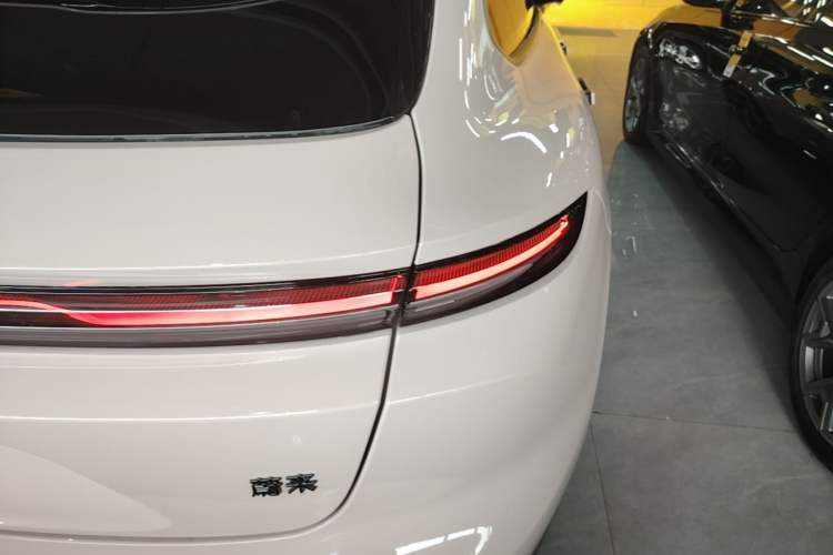 Used Nio ET5T 2025 75 kWh Touring Right Rear Taillight