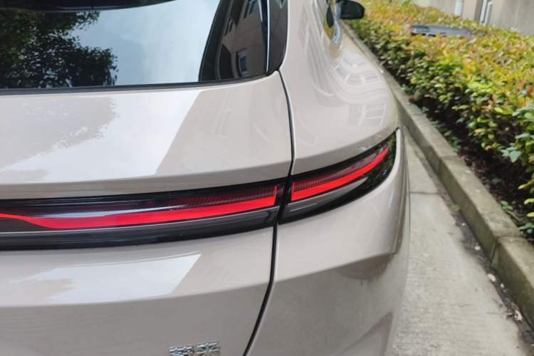 Used Nio ET5T 2025 75 kWh Touring Right Rear Taillight