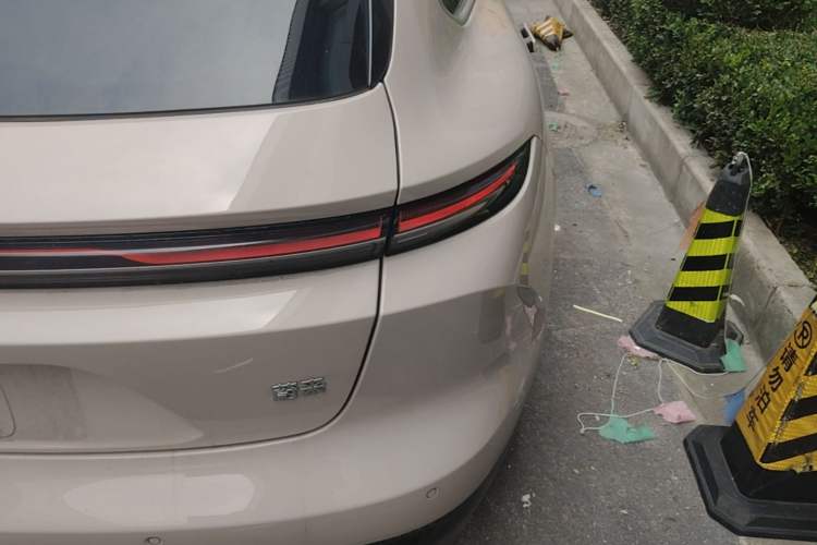 Used Nio ET5T 2025 75 kWh Touring Right Rear Taillight