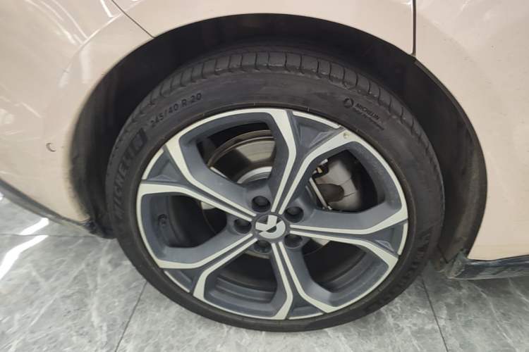 Used Nio ET5T 2025 75 kWh Touring Right Rear Wheel Hub