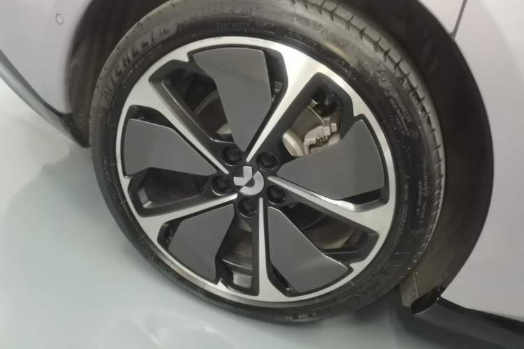 Used Nio ET5T 2025 75 kWh Touring Right Rear Wheel Hub