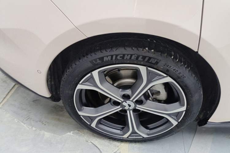 Used Nio ET5T 2025 75 kWh Touring Right Rear Wheel Hub