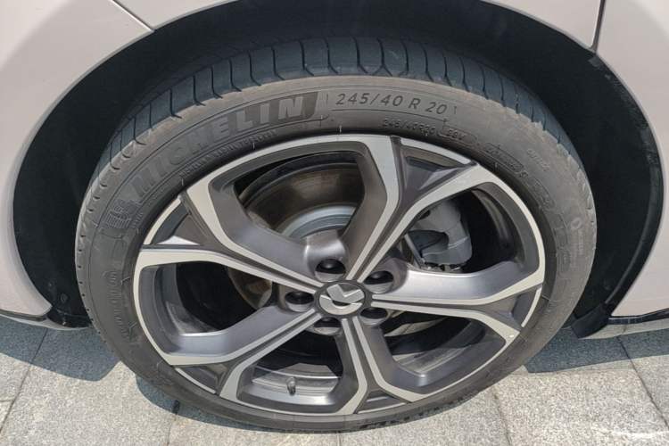 Used Nio ET5T 2025 75 kWh Touring Right Rear Wheel Hub