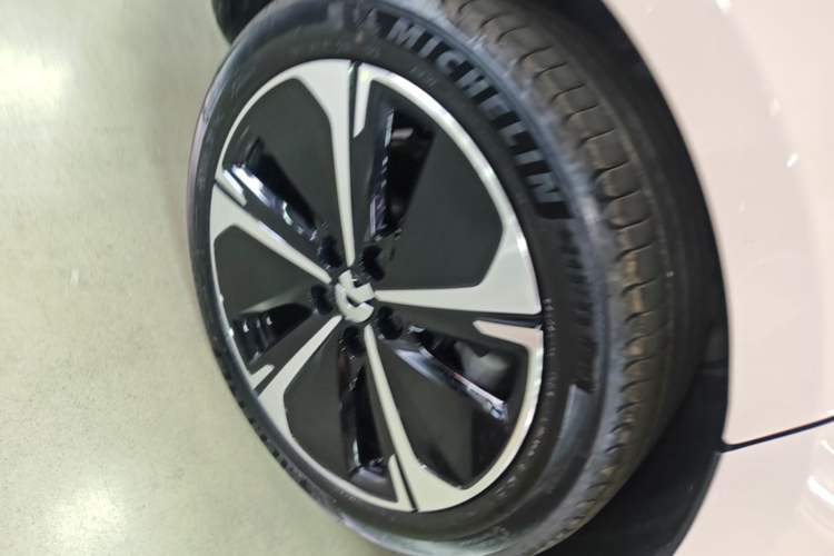 Used Nio ET5T 2025 75 kWh Touring Right Rear Wheel Hub