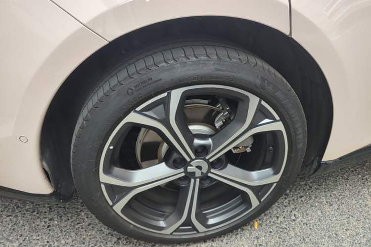Used Nio ET5T 2025 75 kWh Touring Right Rear Wheel Hub
