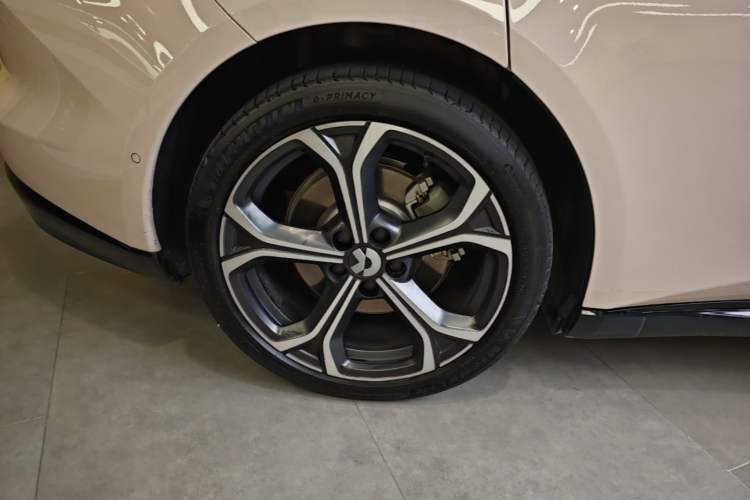 Used Nio ET5T 2025 75 kWh Touring Right Rear Wheel Hub