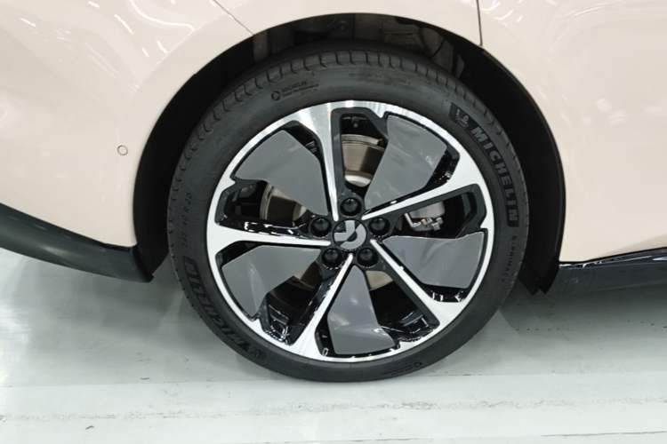 Used Nio ET5T 2025 75 kWh Touring Right Rear Wheel Hub