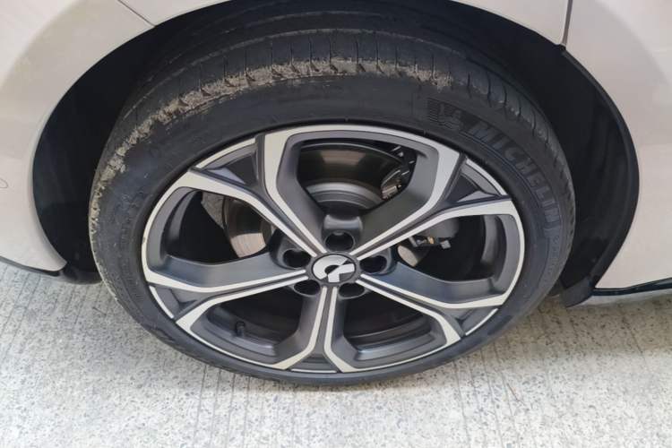 Used Nio ET5T 2025 75 kWh Touring Right Rear Wheel Hub