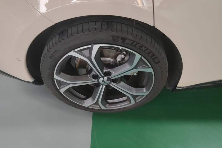 Used Nio ET5T 2025 75 kWh Touring Right Rear Wheel Hub