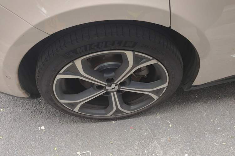 Used Nio ET5T 2025 75 kWh Touring Right Rear Wheel Hub