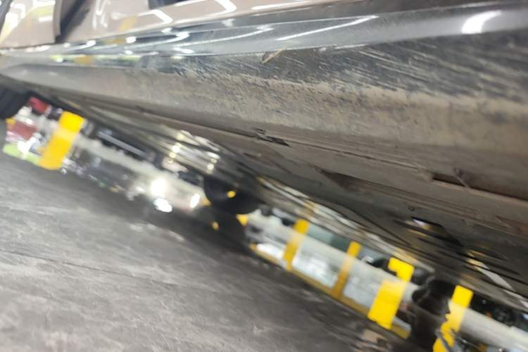 Used Nio ET5T 2025 75 kWh Touring Right Side Sill
