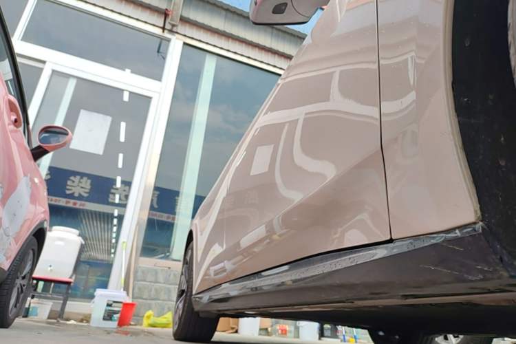 Used Nio ET5T 2025 75 kWh Touring Right Side Sill