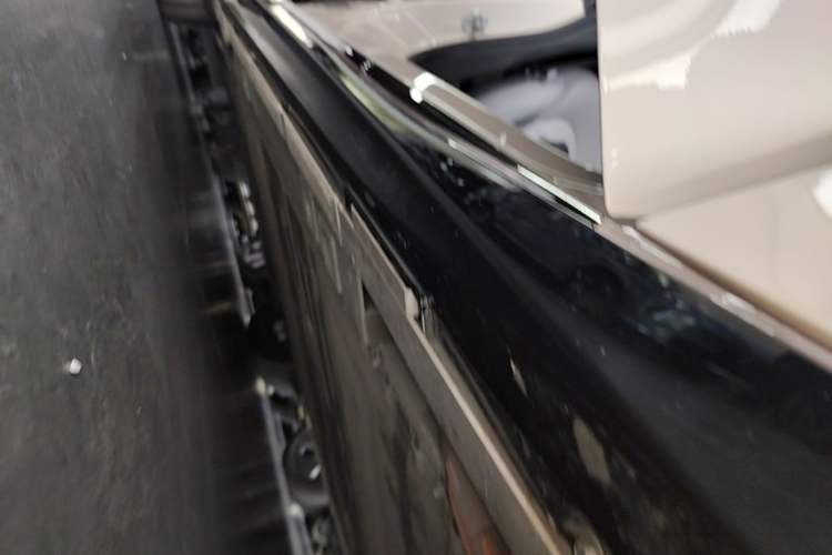 Used Nio ET5T 2025 75 kWh Touring Right Side Sill