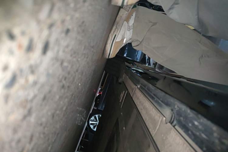 Used Nio ET5T 2025 75 kWh Touring Right Side Sill